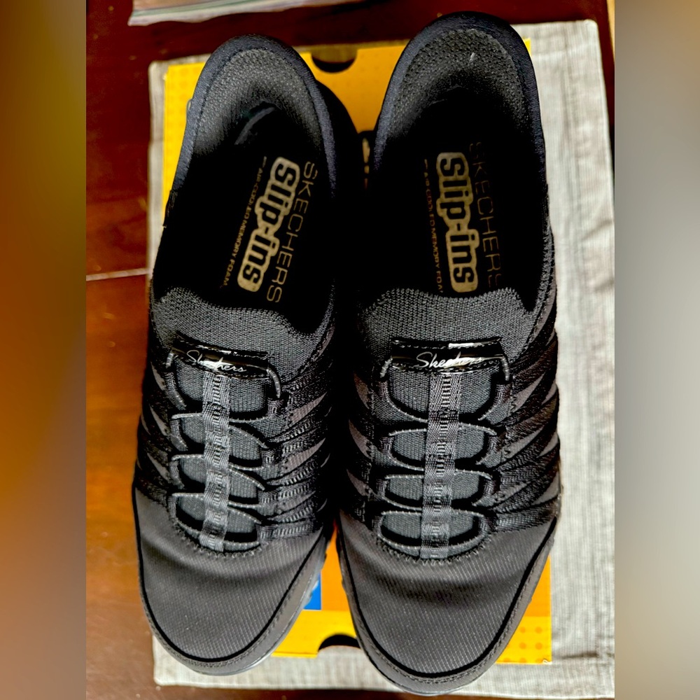 Women’s Black Skechers sneakers